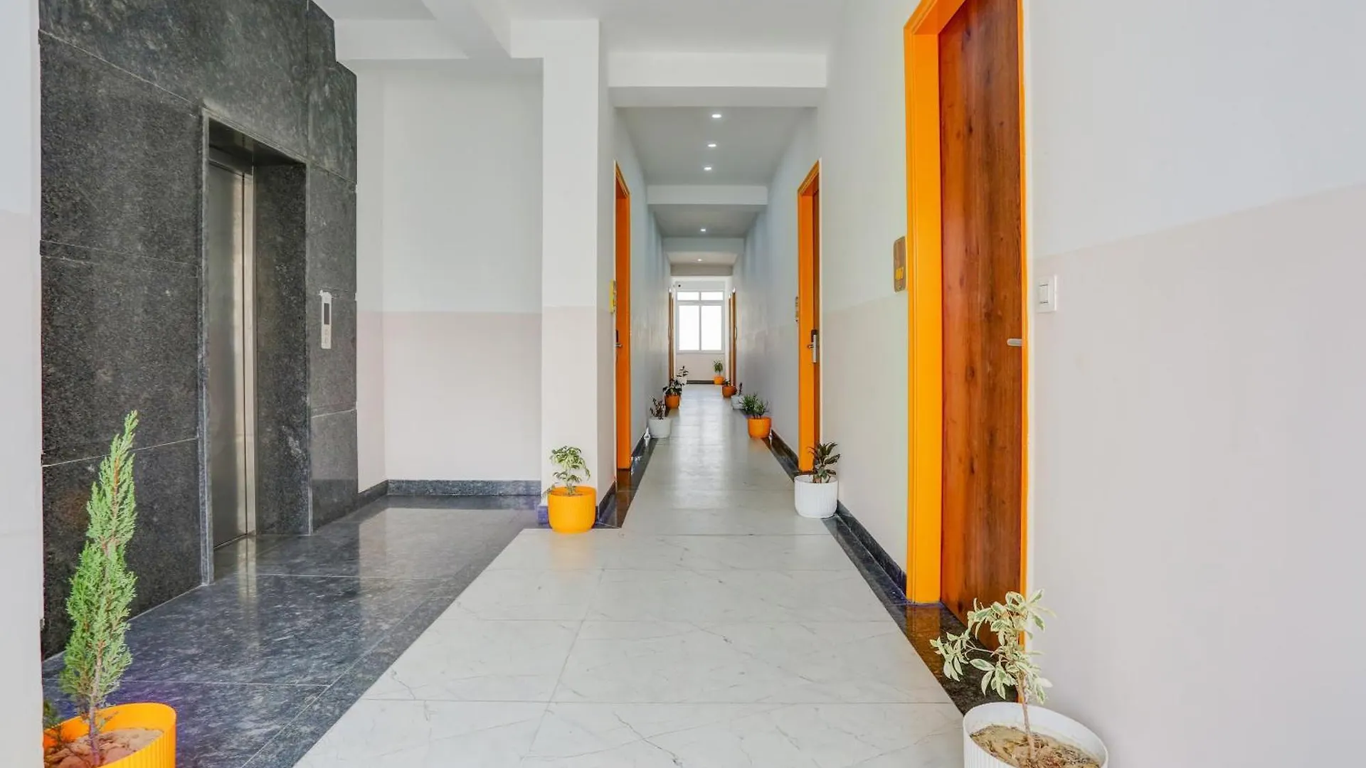 Hotel Super Townhouse Sector 69 Gurgaon