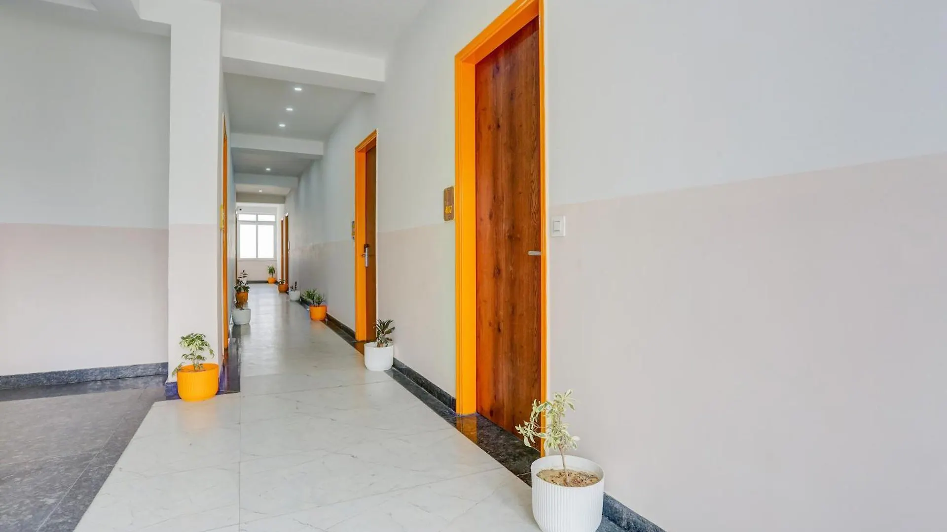 Hotel Super Townhouse Sector 69 Gurgaon